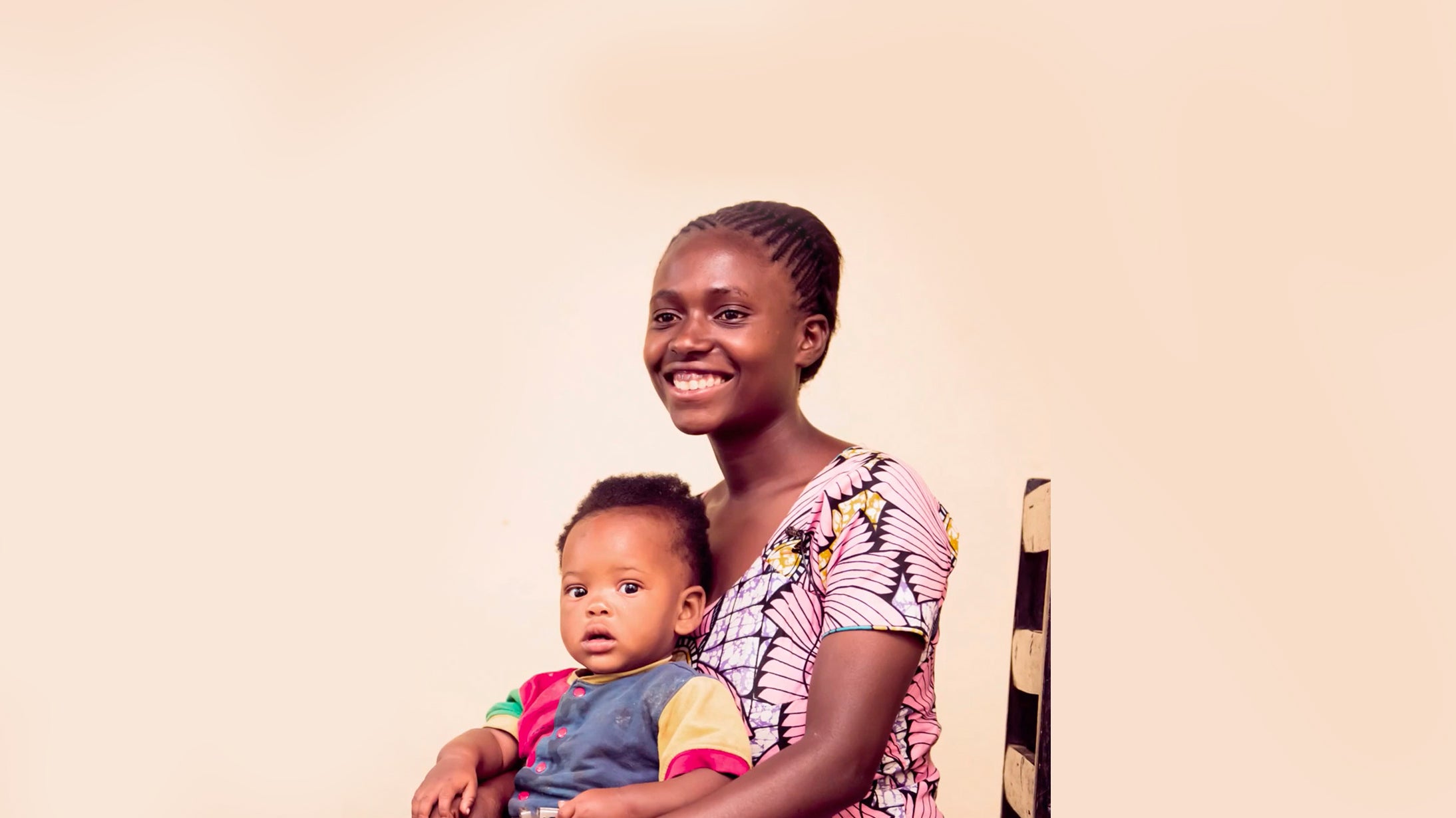 Dorotee, a coffee farmer from Rwanda, with her child